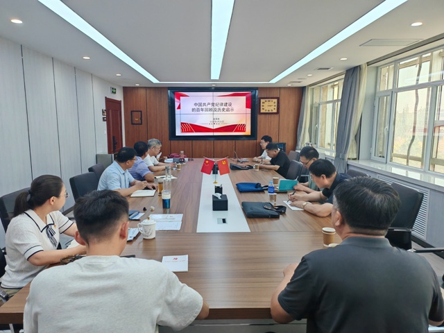 连儒来组长讲党课会场-原图-上新闻.jpg