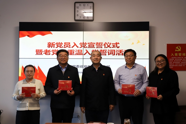 国庆书记给巡察办人员发政治生日纪念卡--原图---上新闻.jpg